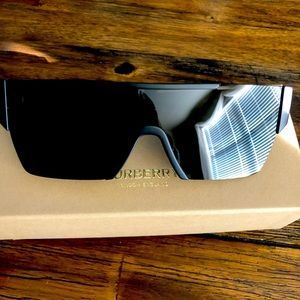 Women’s Burberry sunglasses